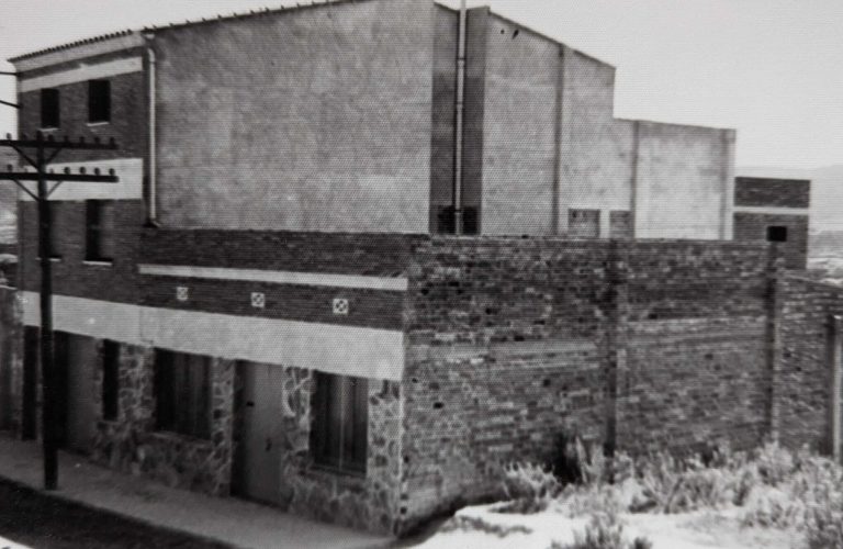 Foto de archivo fachada empresa textil